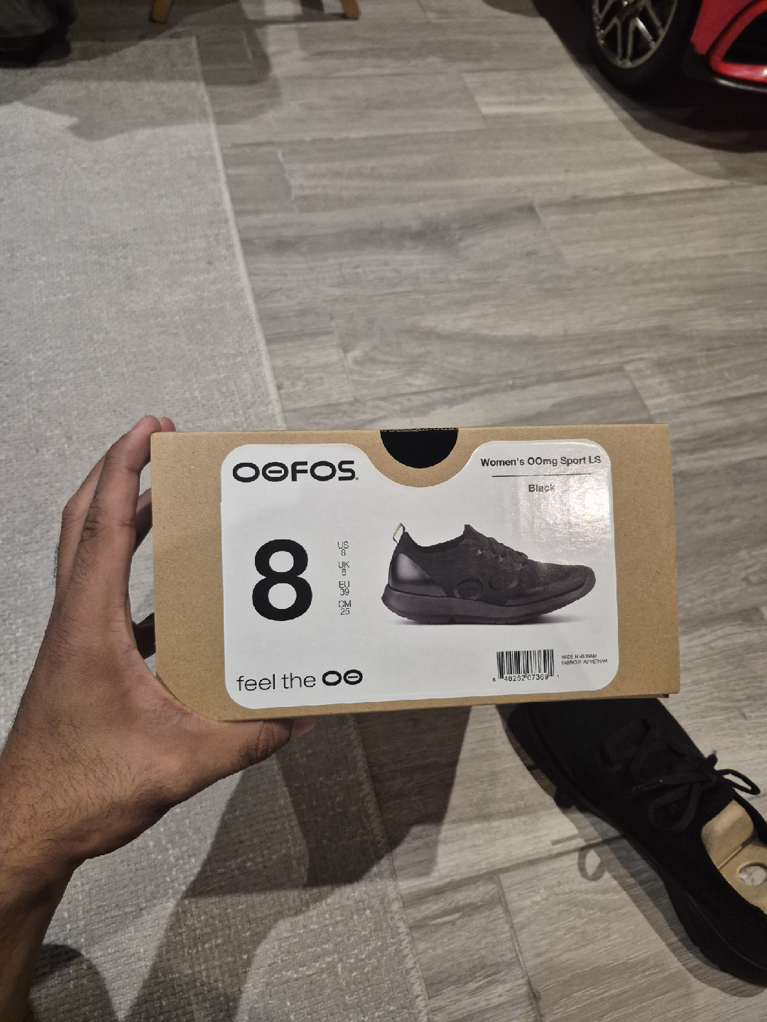 (NEW) OOFOS Women's Sports Shoes Black, size 8