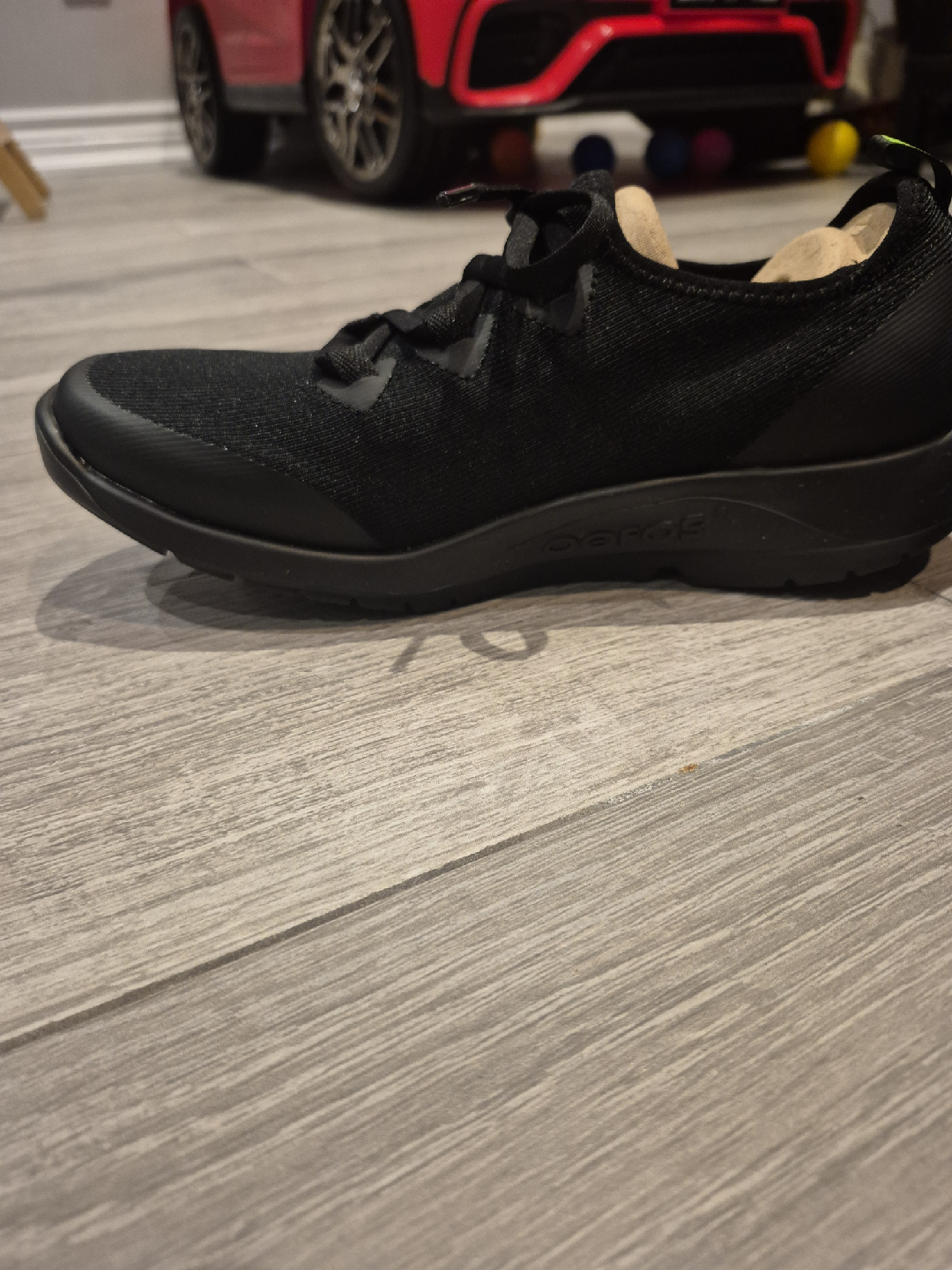 (NEW) OOFOS Women's Sports Shoes Black, size 8 - photo 2