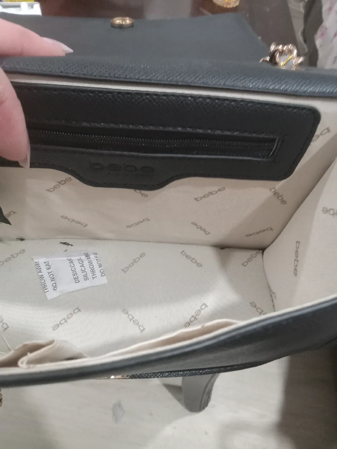 BRAND NEW!! Bebe Los Angeles Black Chain Shoulder Bag image indicator(3)