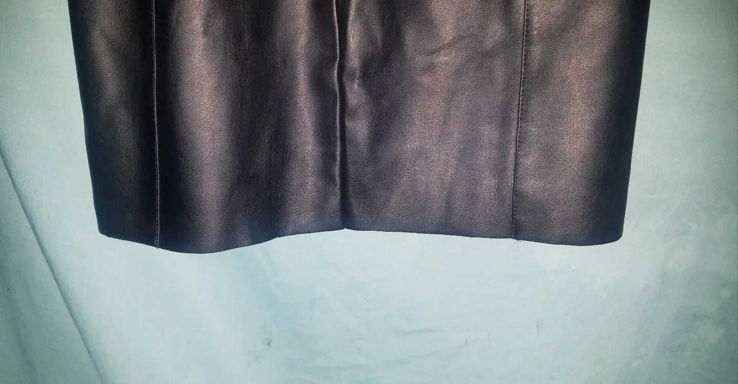 Black Express Pleather Mini Skirt Size 2 Excellent Condition image indicator(3)
