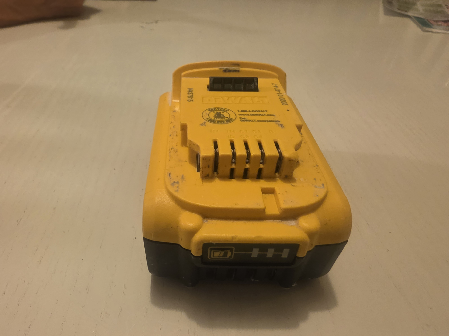 DeWalt 20V XR 5Ah Lithium Ion Battery - photo 2