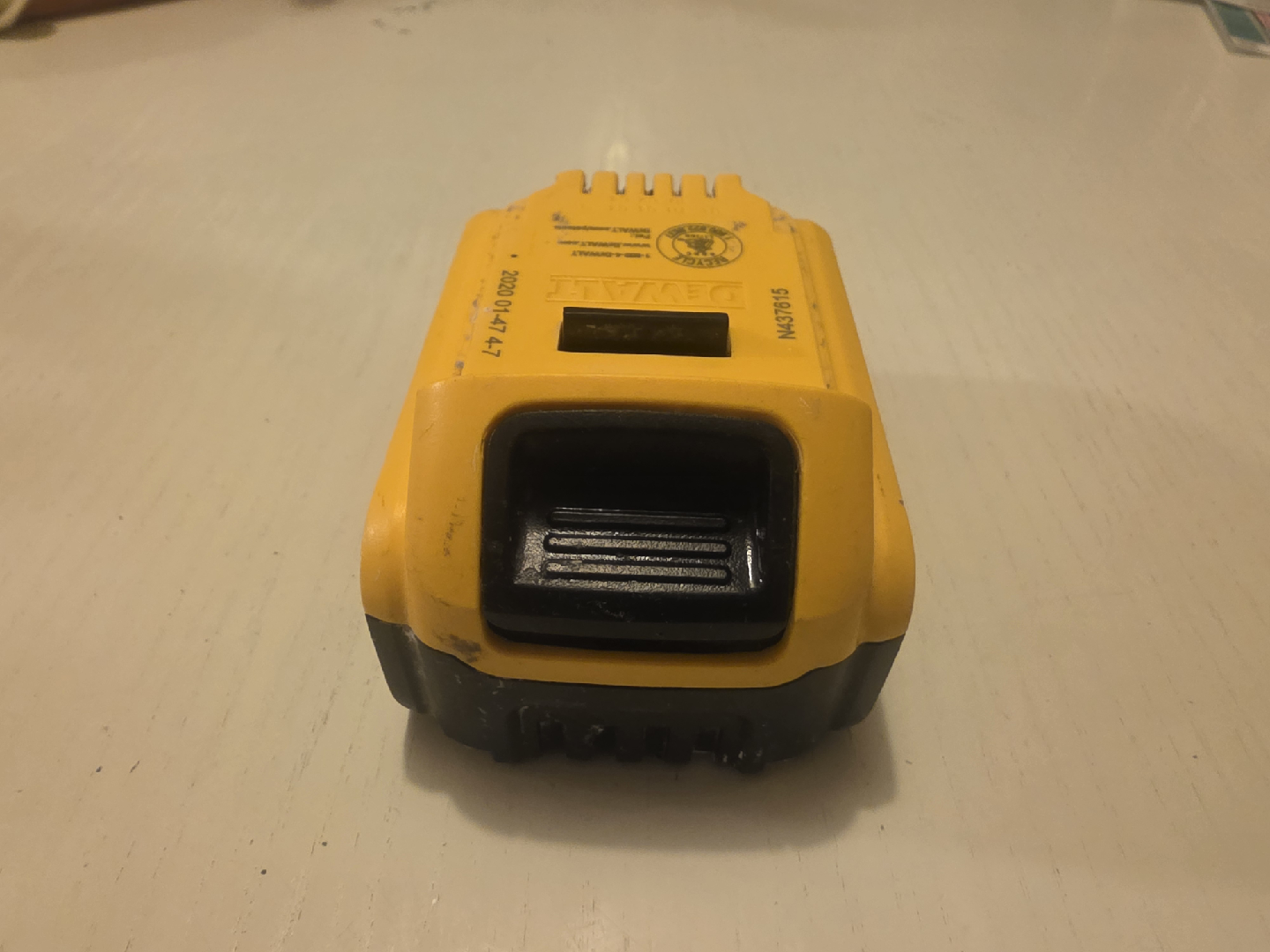 DeWalt 20V XR 5Ah Lithium Ion Battery - photo 4