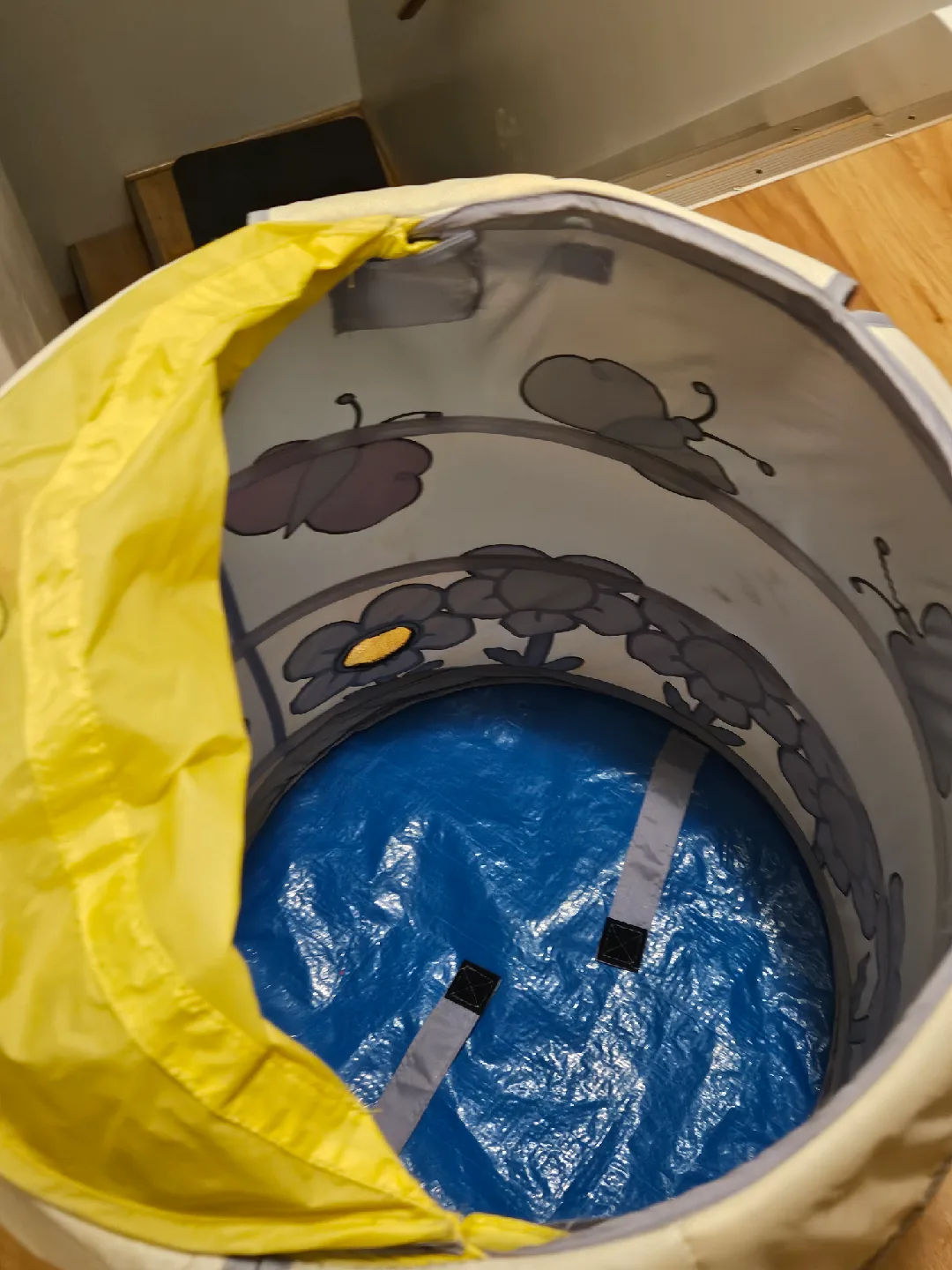 Pop-Up Hamper with Butterfly and Flower Design image indicator(2)