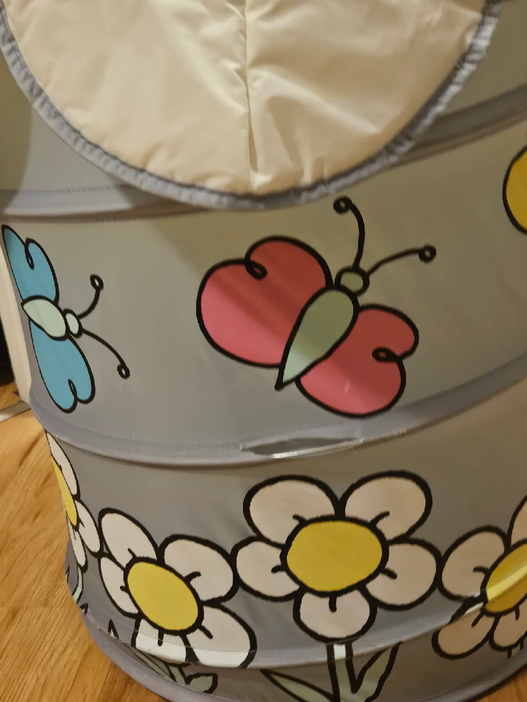 Pop-Up Hamper with Butterfly and Flower Design image indicator(3)