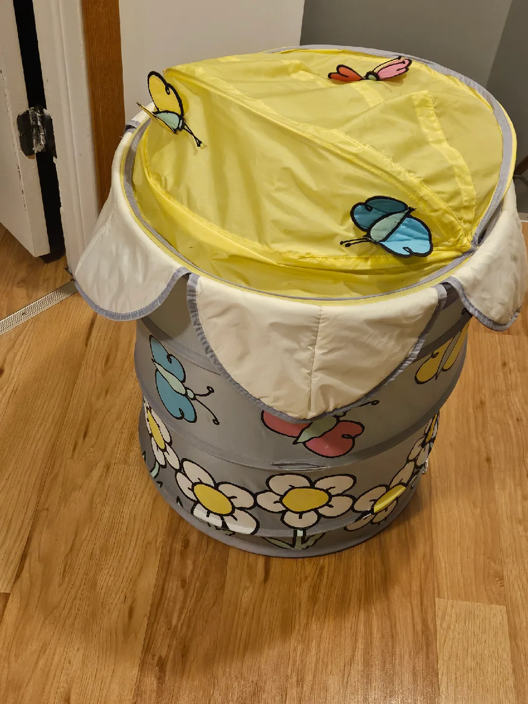 Pop-Up Hamper with Butterfly and Flower Design image indicator(5)