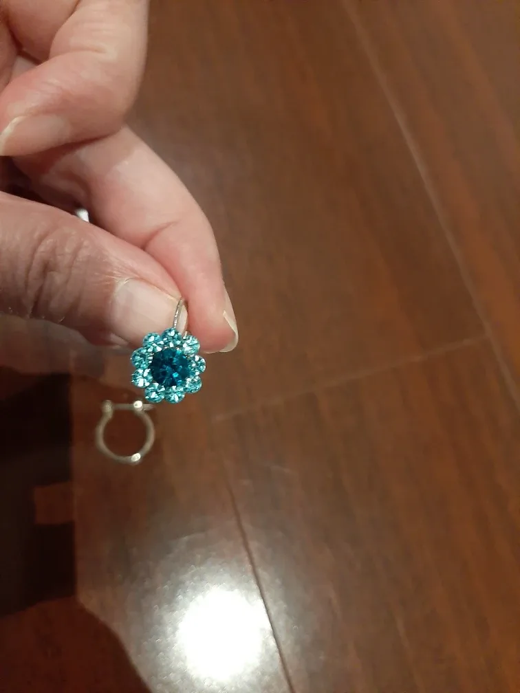 FREE Assorted Single Earrings and Nail Charm image indicator(4)