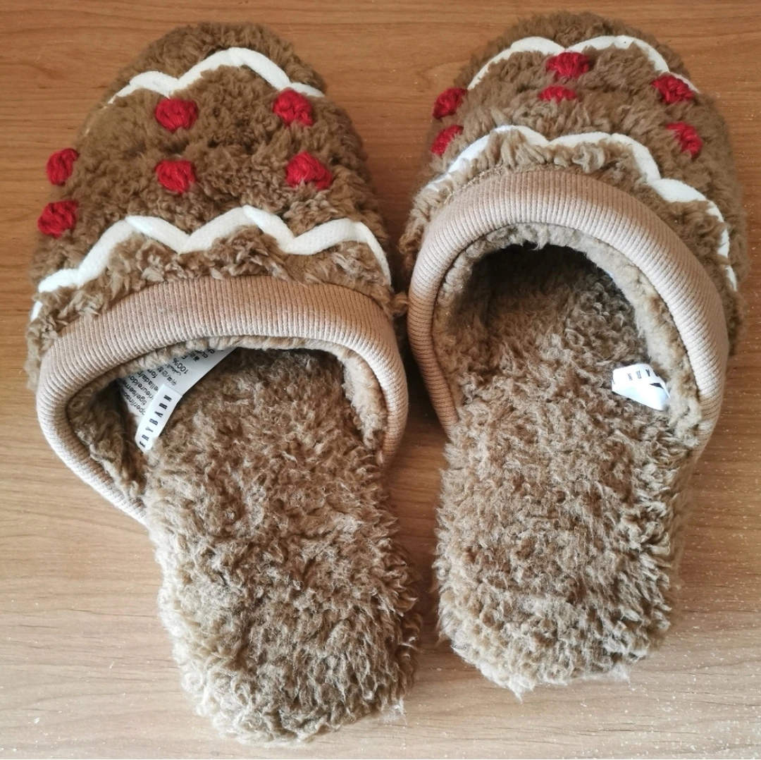 Pottery Barn Gingerbread Slippers - photo 2