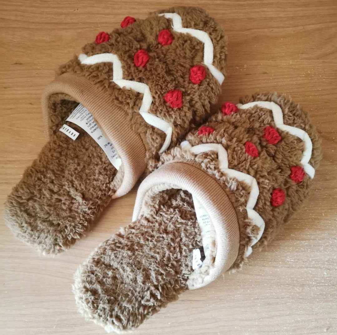 Pottery Barn Gingerbread Slippers - photo 5