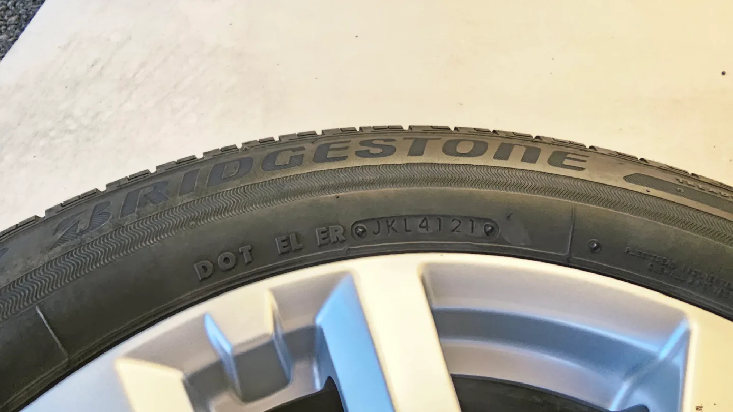 Bridgestone Ecopia Tire with Nissan Alloy Rim image indicator(2)