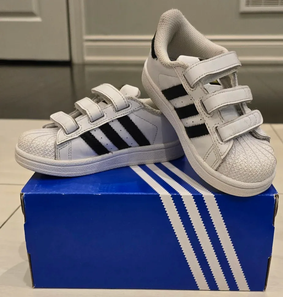 Adidas Superstar Shell Toes Kids Sneakers! - White - Size 9 thumbnail