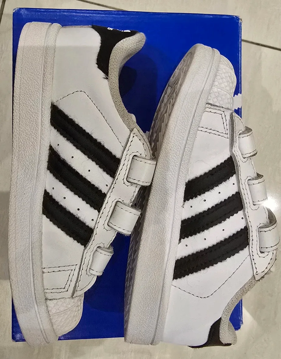 Adidas Superstar Shell Toes Kids Sneakers! - White - Size 9 image indicator(3)