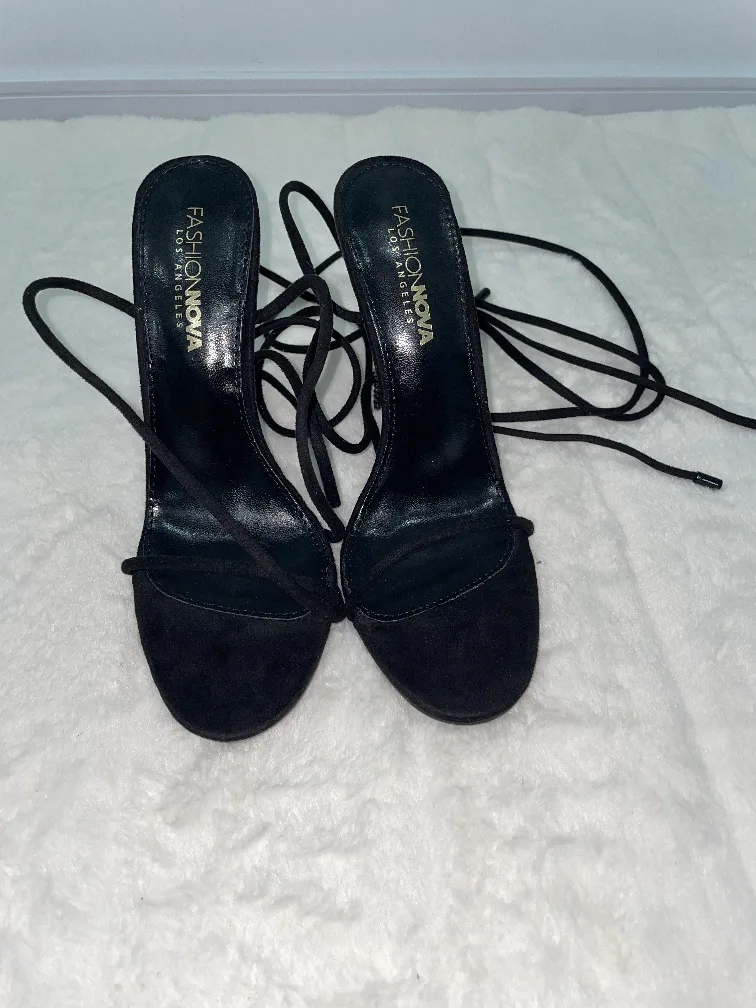 Fashion Nova Black Heels, Size 6.5 image indicator(6)