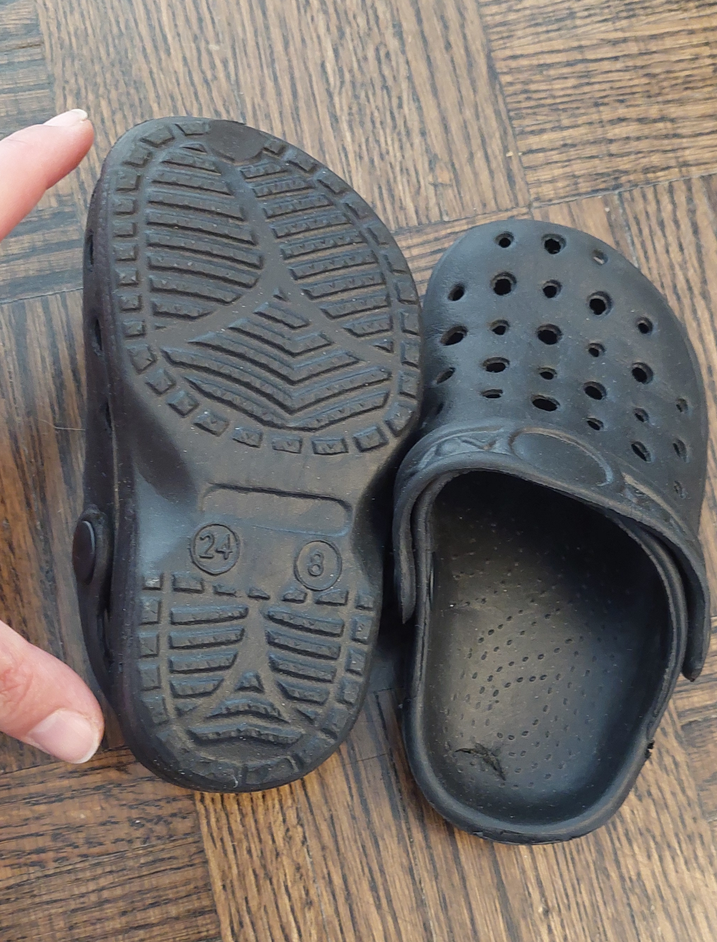 Crocs Kids Clogs - Size 8 & Size 24 - photo 4