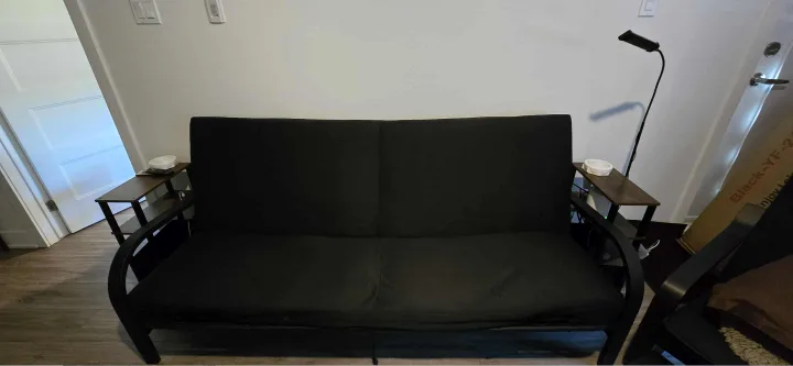 Futon noir avec cadre en métal image indicator(3)
