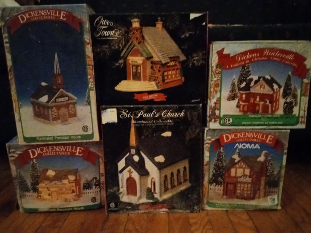 Dickensville Collectibles Christmas Village Set