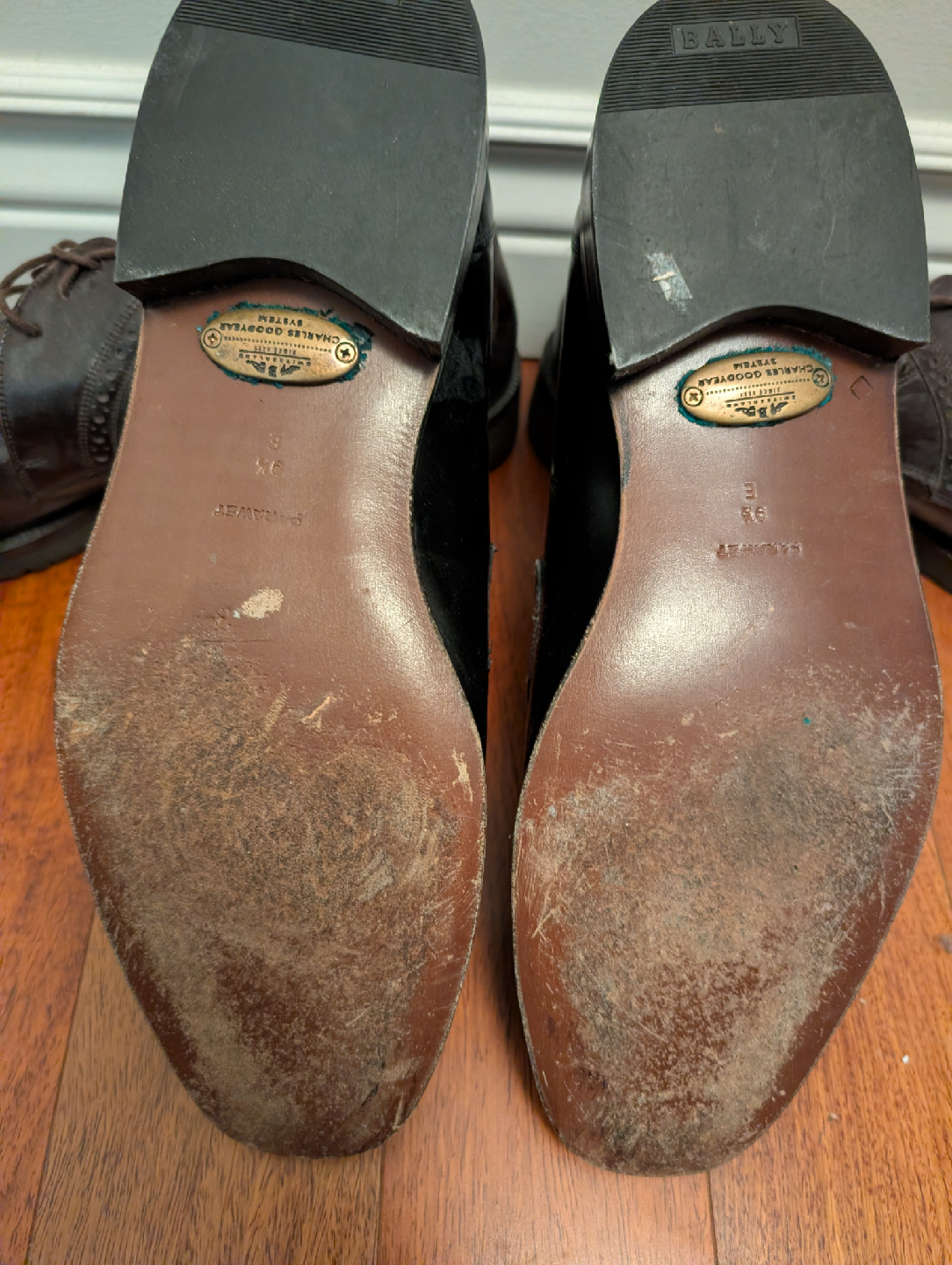 Bally Men's black leather loafers - photo 4