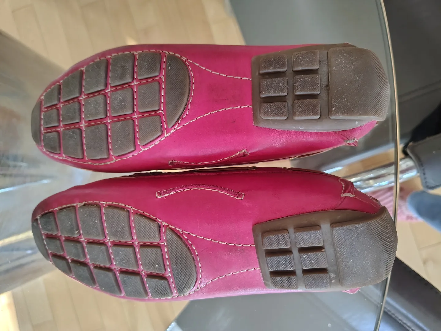 Clarks Artisan Pink Leather Loafers  Size 6.5 image indicator(5)