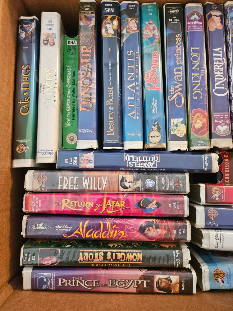 CHILDREN'S VHS MOVIES image indicator(2)