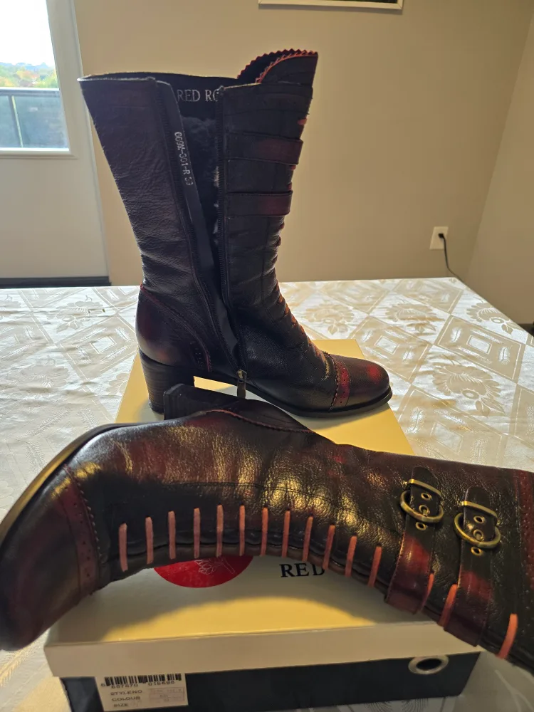 Red Rose Leather winter Boots, Size 9, sheepschen 👢🌹😊 image indicator(2)