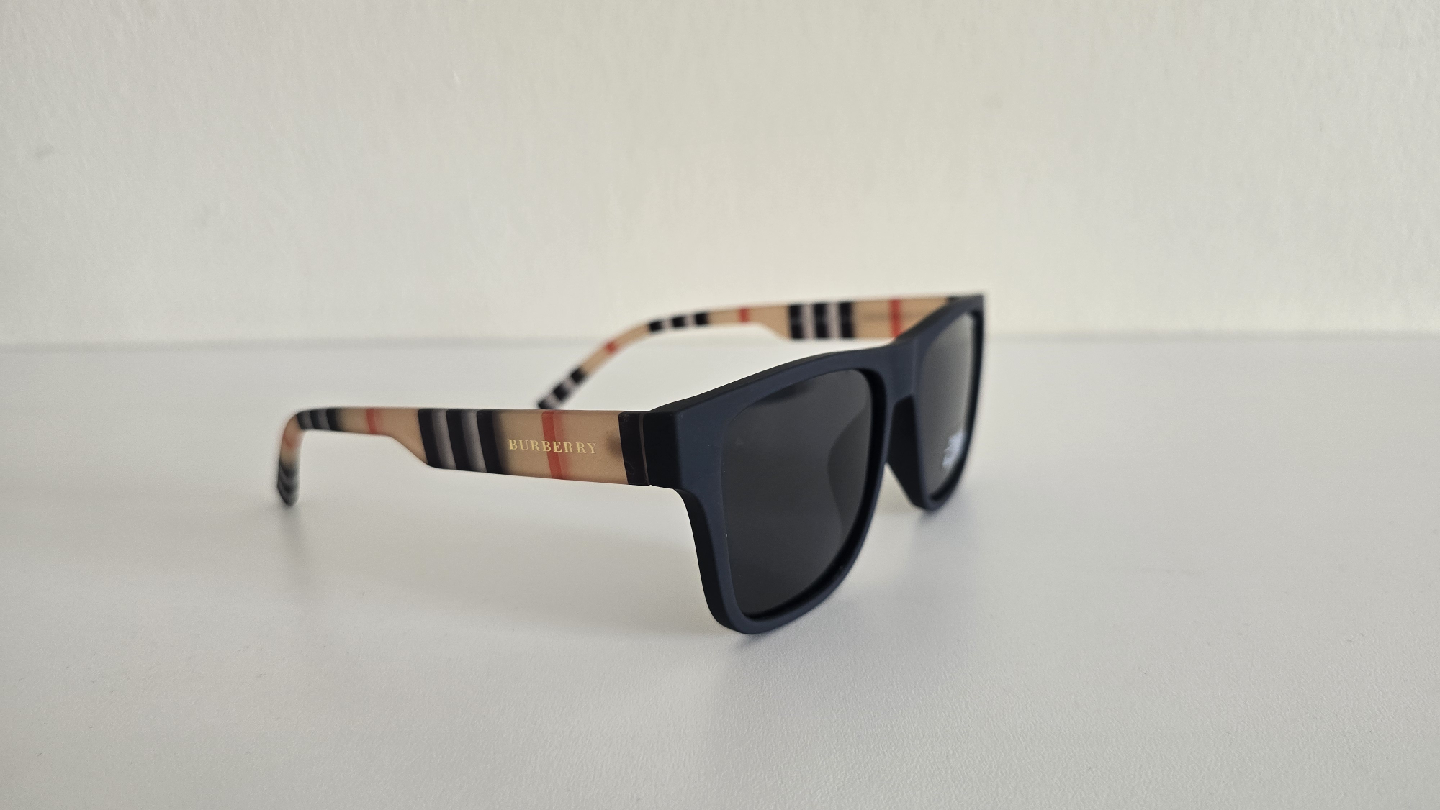 Burberry Sunglasses with Case - photo 3