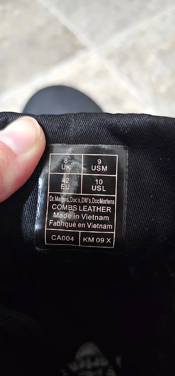 Authentic Dr. Martens Coombs Leather L10/M9 image indicator(2)