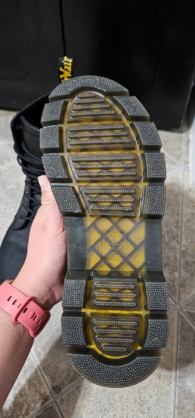 Authentic Dr. Martens Coombs Leather L10/M9 image indicator(3)