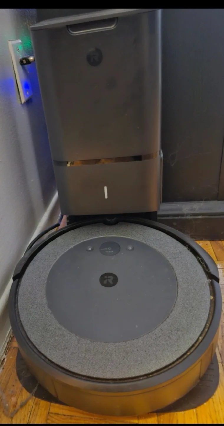 iRobot Roomba i3+ EVO Self-Emptying Robot Vacuum image indicator(7)