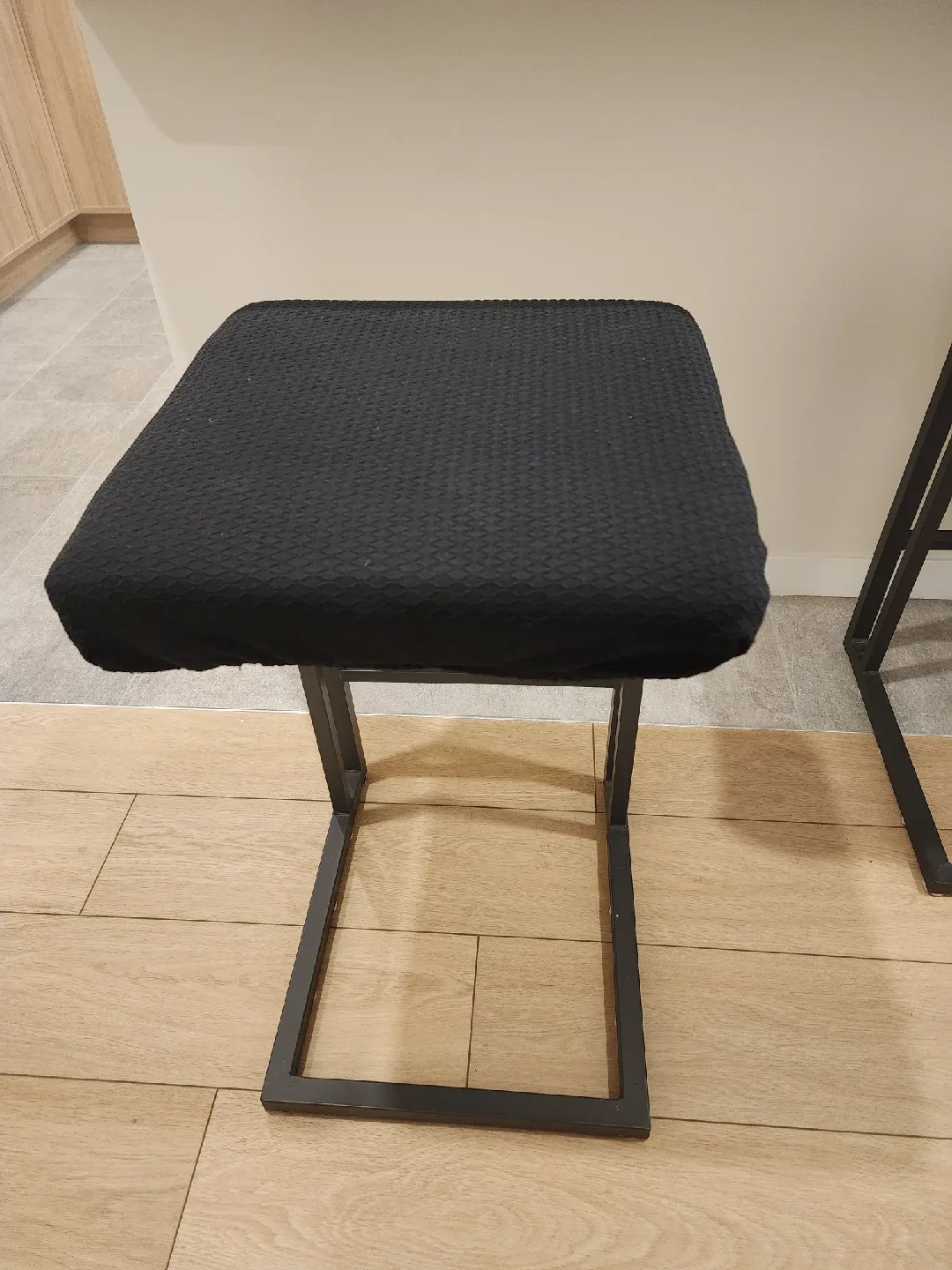 Black Stool with Metal Frame image indicator(5)