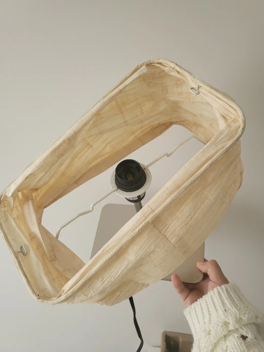 Beige Table Lamp without a bulb image indicator(2)