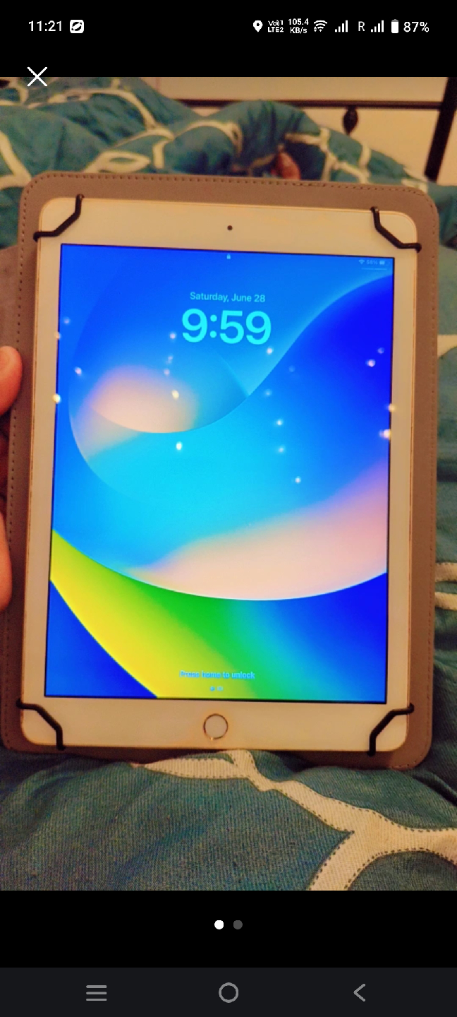 Apple iPad 5th Generation - Gold