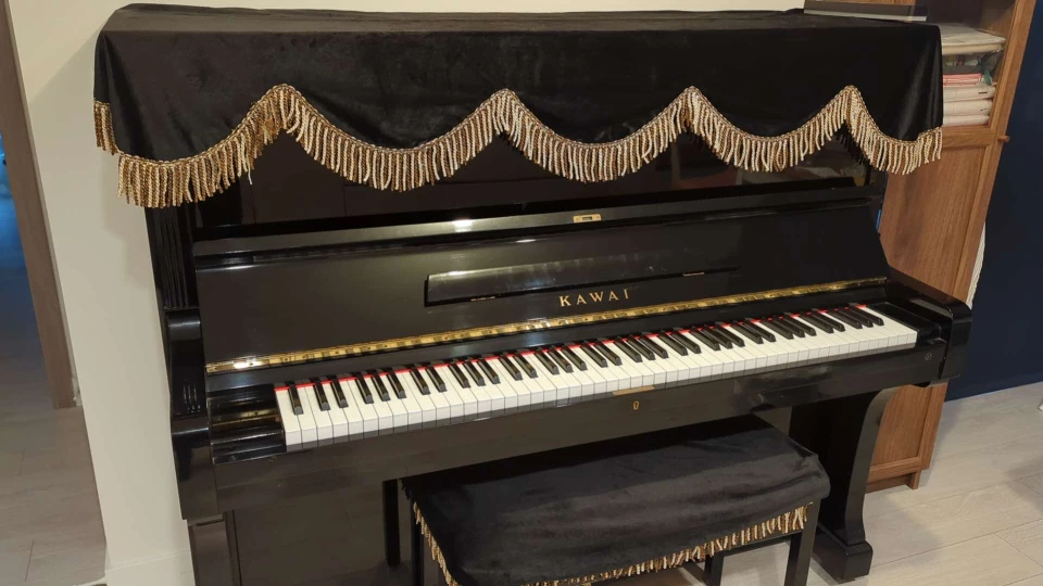 Kawai Piano with Bench & Cover - photo 2