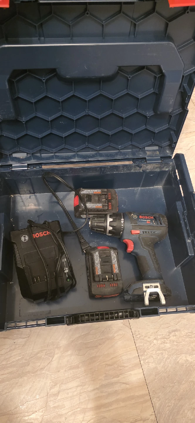 Bosch 18V Cordless Drill Driver Kit - photo 3