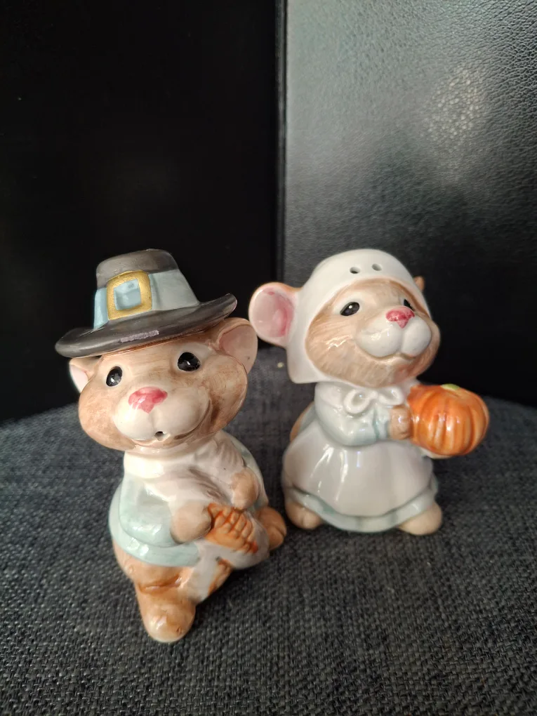 Pilgrim Mouse Salt and Pepper Shakers image indicator(2)