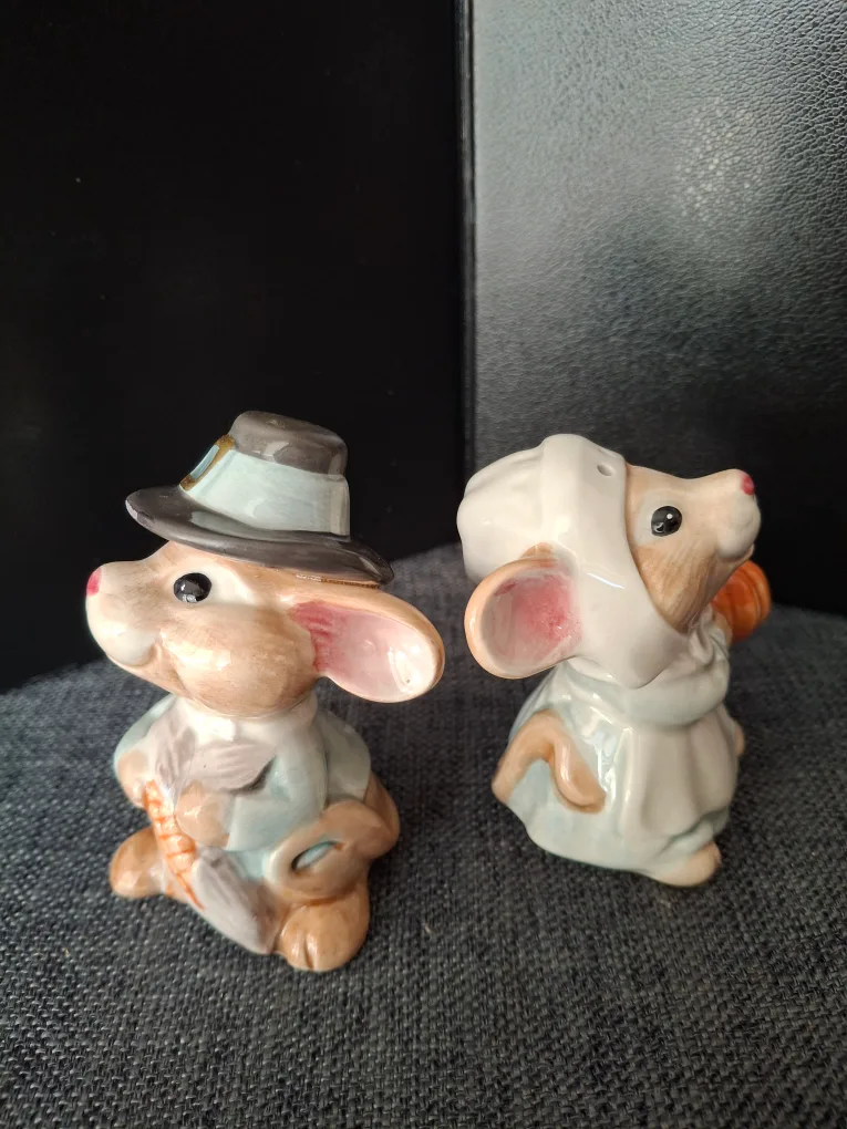 Pilgrim Mouse Salt and Pepper Shakers image indicator(3)