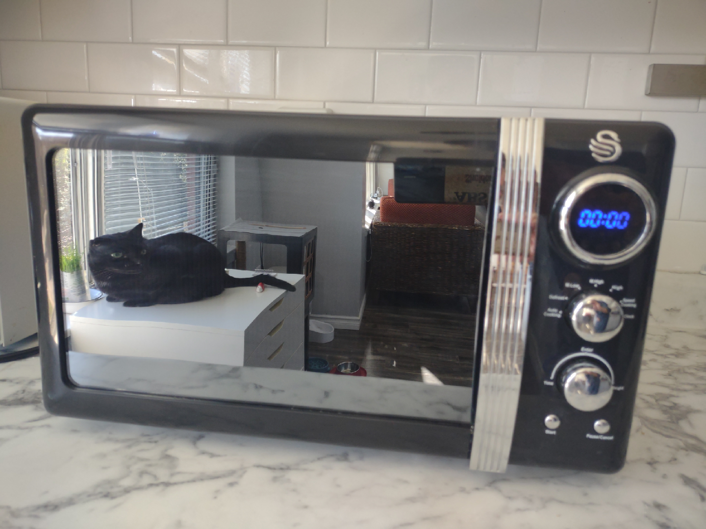 Retro Style Microwave - Black
