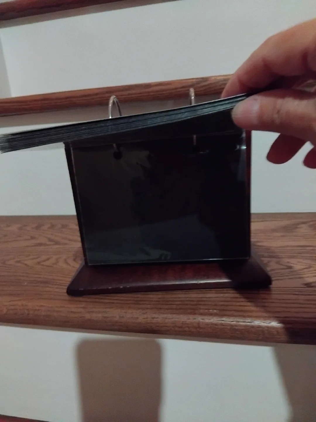 various card or picture holder image indicator(3)