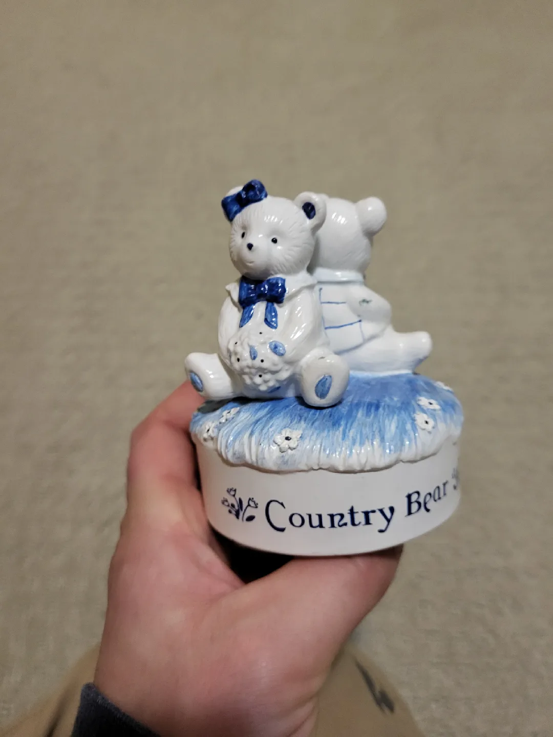 Country Bears Music Box Figurine image indicator(2)