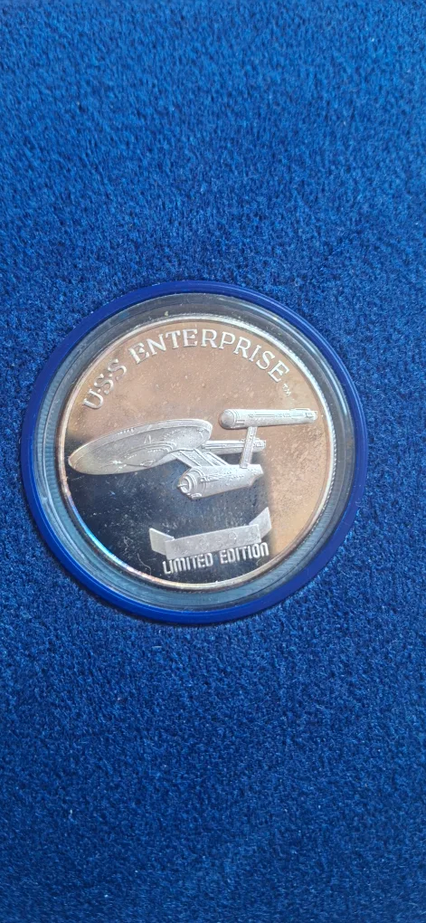 Star Trek 25th Anniversary USS Enterprise Limited Edition Coin image indicator(5)