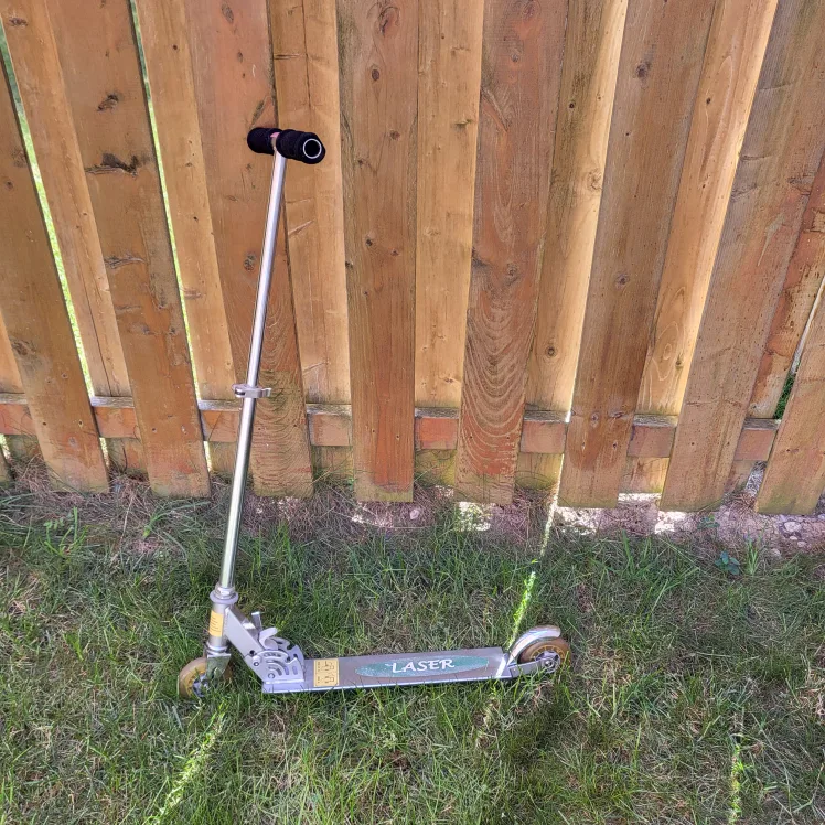 Like NEW Laser Kids Scooter!✨️ image indicator(2)