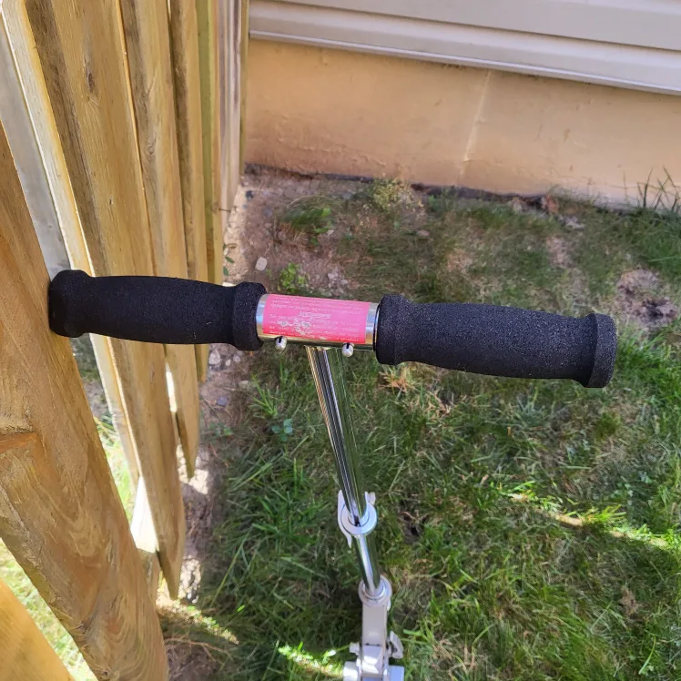 Like NEW Laser Kids Scooter!✨️ image indicator(6)