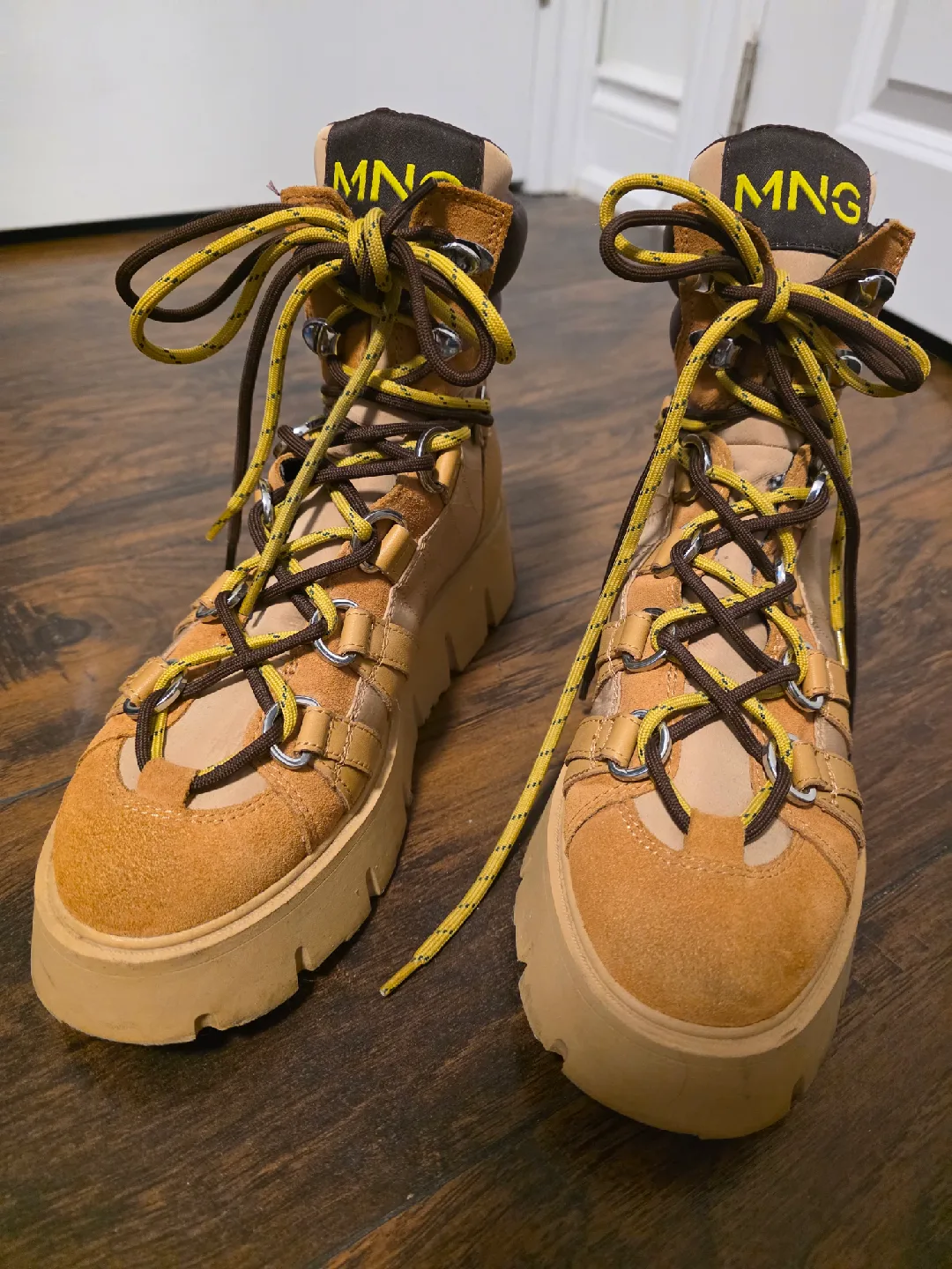 MNG Platform Hiking Boots image indicator(2)