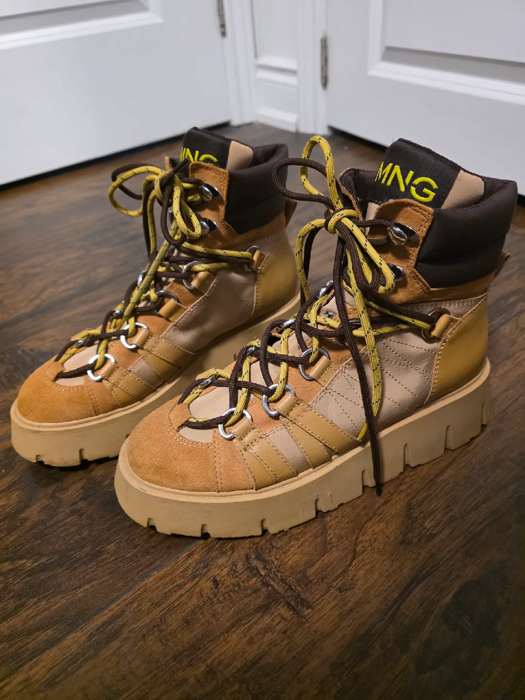 MNG Platform Hiking Boots image indicator(3)