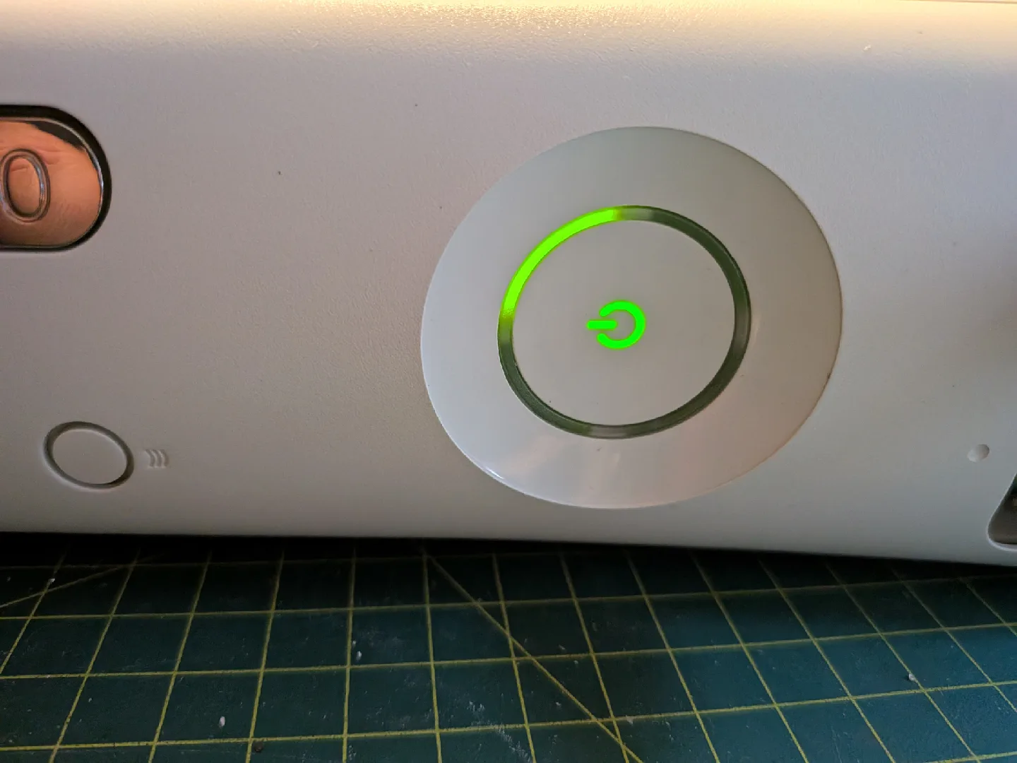 Xbox 360 with accessories image indicator(3)
