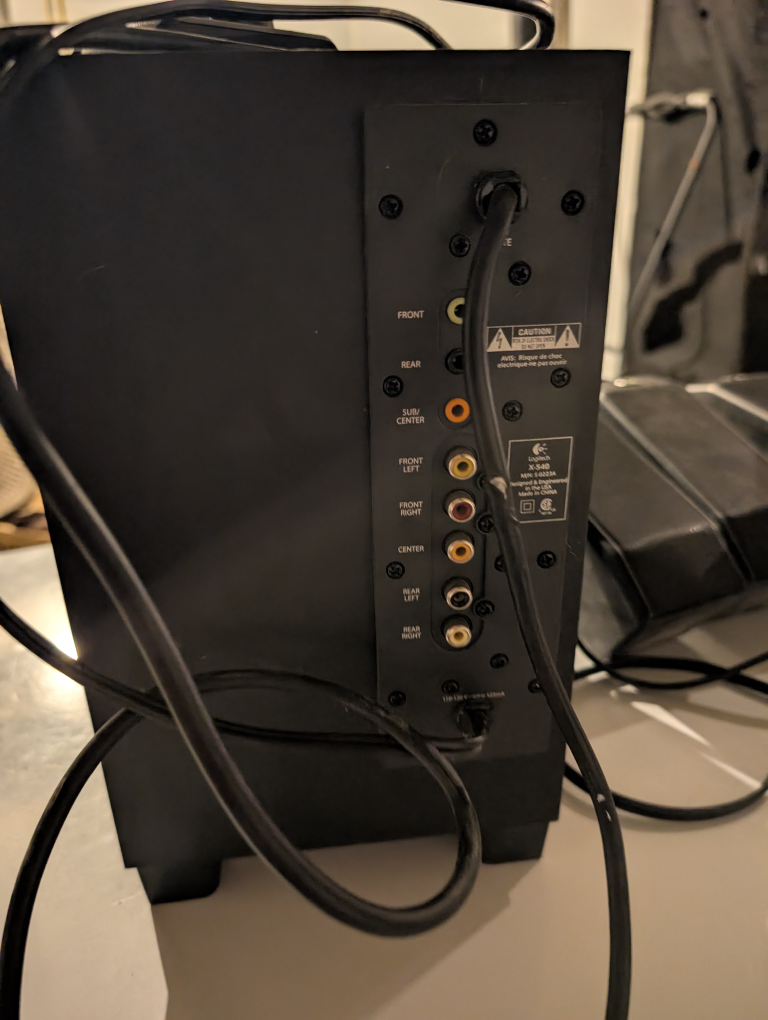 Logitech 4 speaker and 1 sub set in like new condition - photo 4