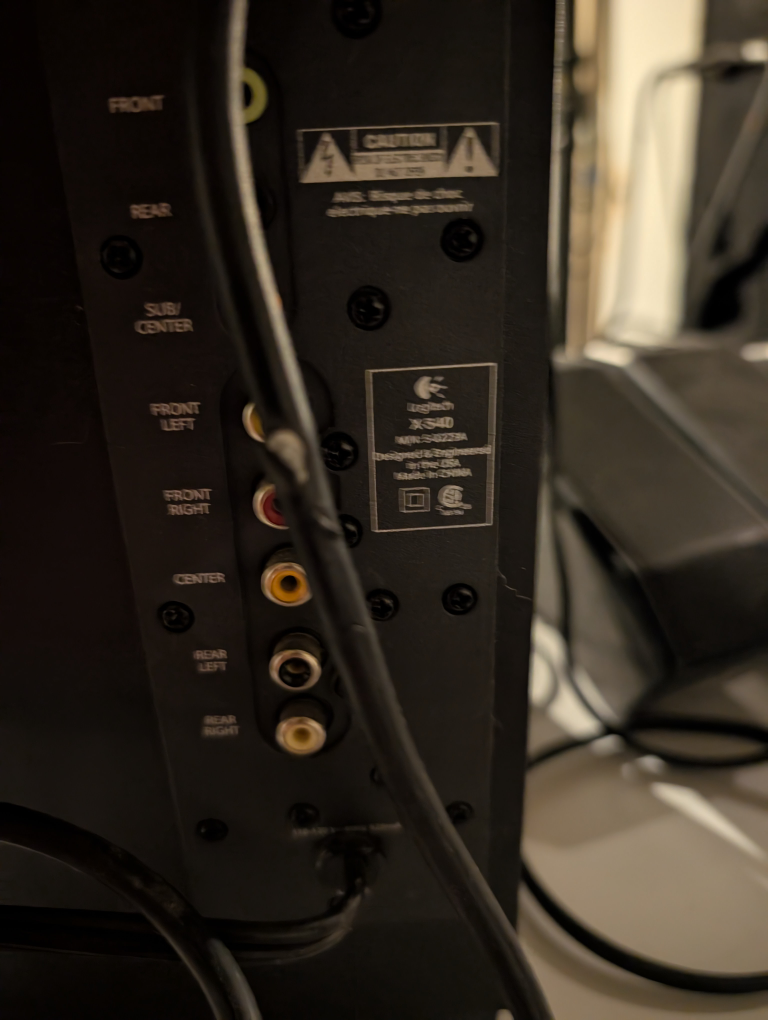 Logitech 4 speaker and 1 sub set in like new condition - photo 5