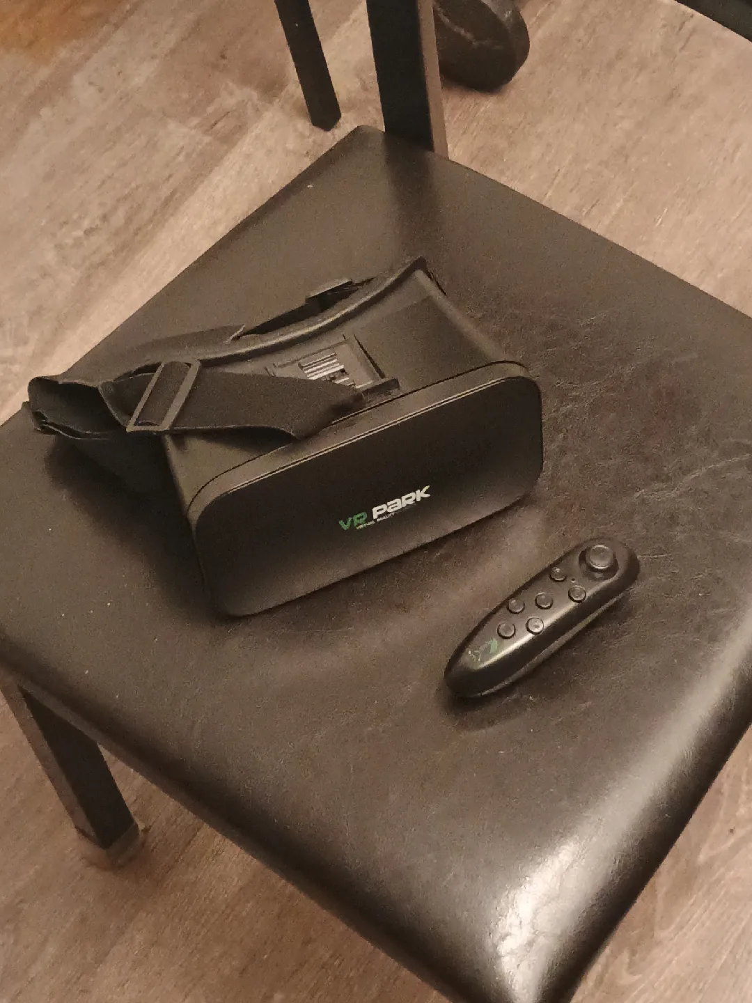 VR Park Virtual Reality Headset with Controller image indicator(3)