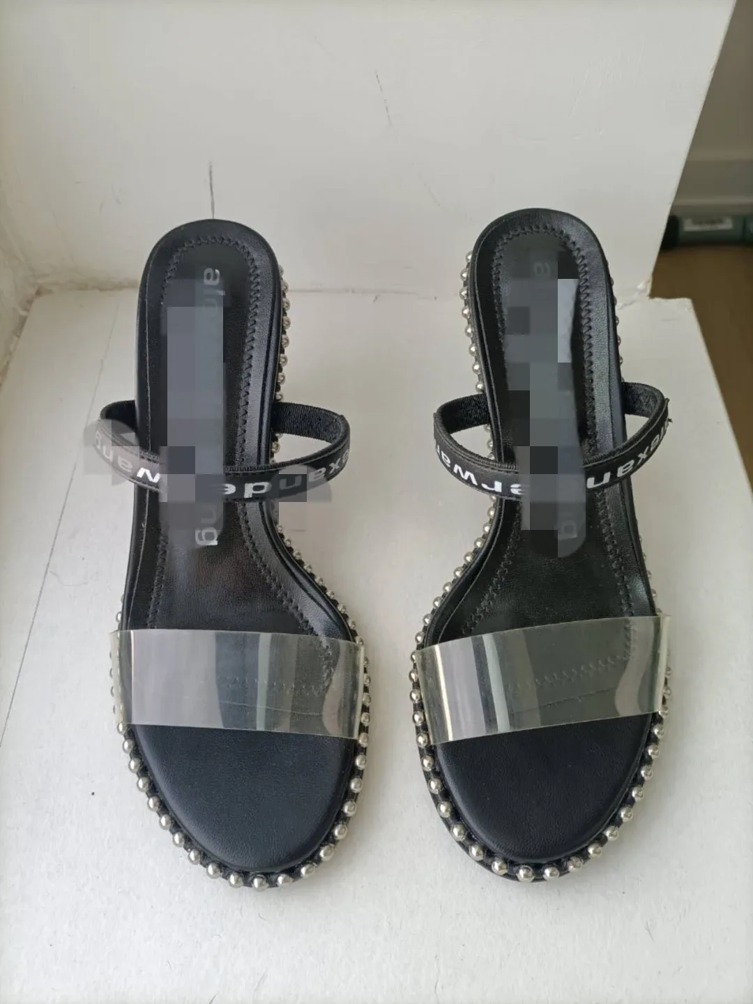 Heeled shoes thumbnail