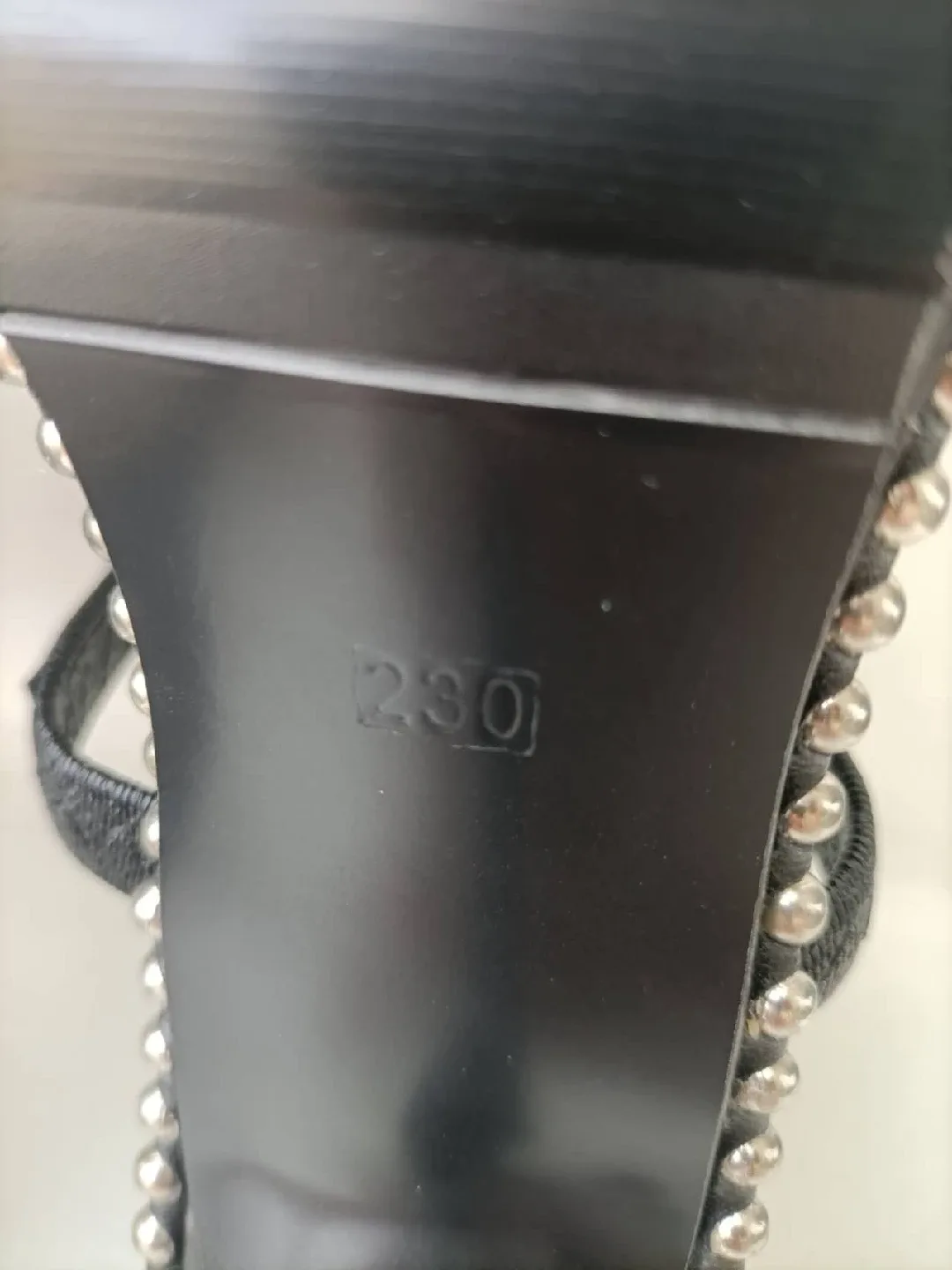 Heeled shoes image indicator(4)