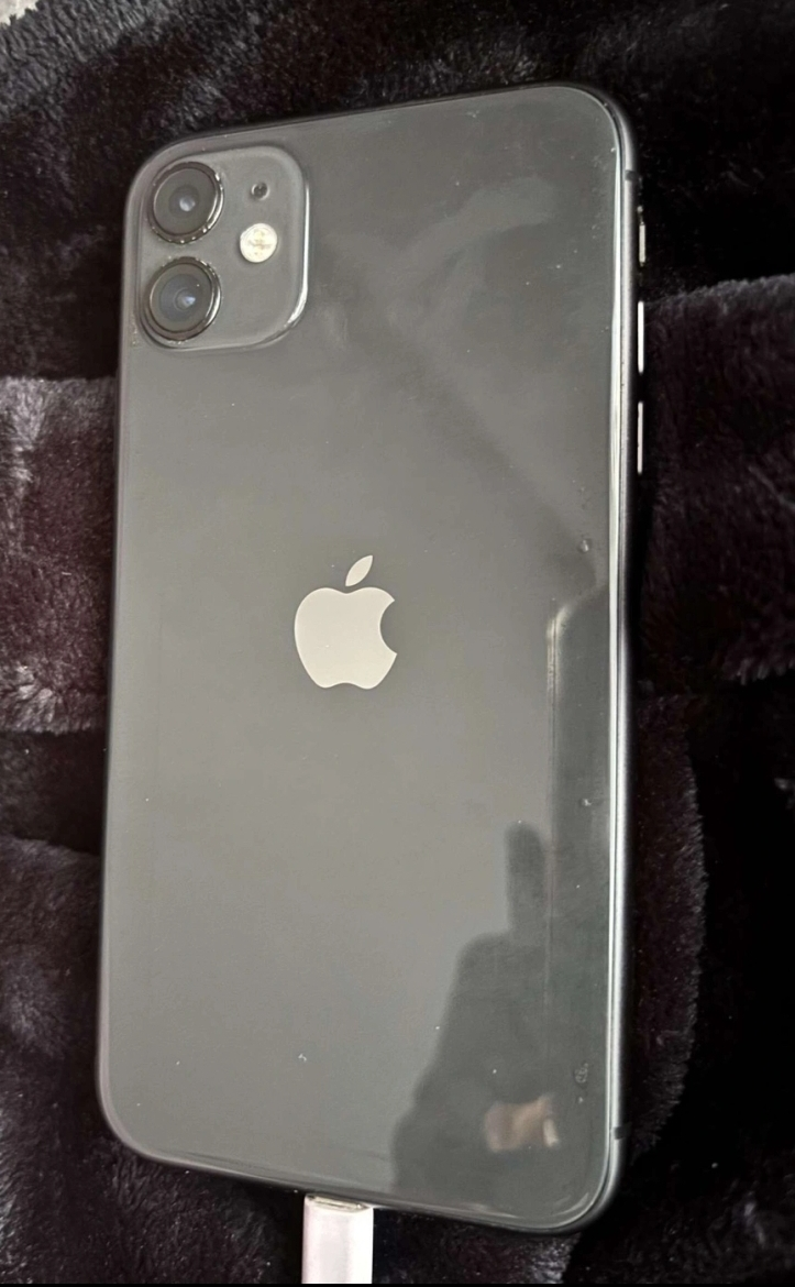 iPhone 11 - Black 64gb storage 95% BH clean Unlocked - photo 4