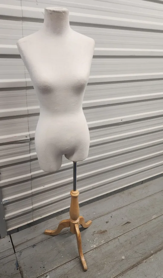 Mannequin Torso Display image indicator(2)